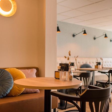 Hotel-Restaurant De Walvisvaarder Hollum  Ngoại thất bức ảnh