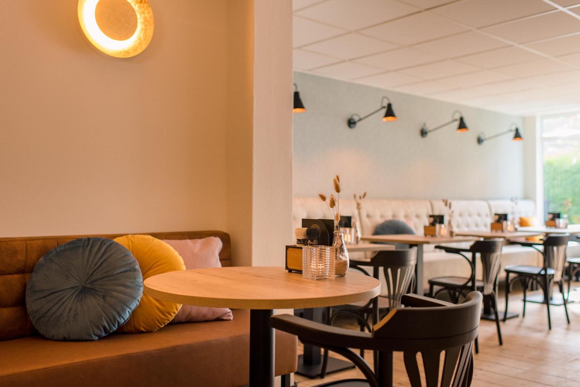 Hotel-Restaurant De Walvisvaarder Hollum  Ngoại thất bức ảnh