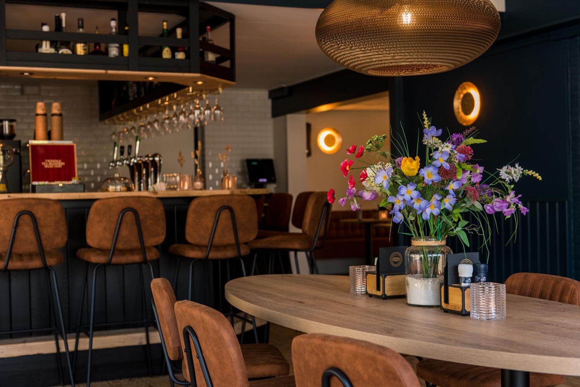 Hotel-Restaurant De Walvisvaarder Hollum  Ngoại thất bức ảnh