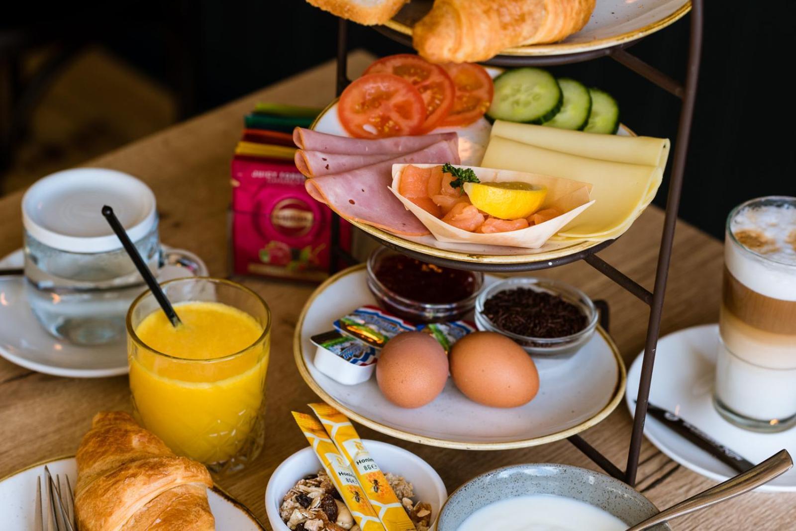 Hotel-Restaurant De Walvisvaarder Hollum  Ngoại thất bức ảnh