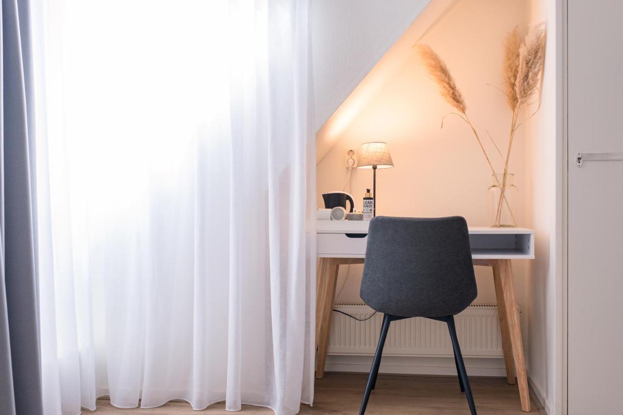 Hotel-Restaurant De Walvisvaarder Hollum  Ngoại thất bức ảnh