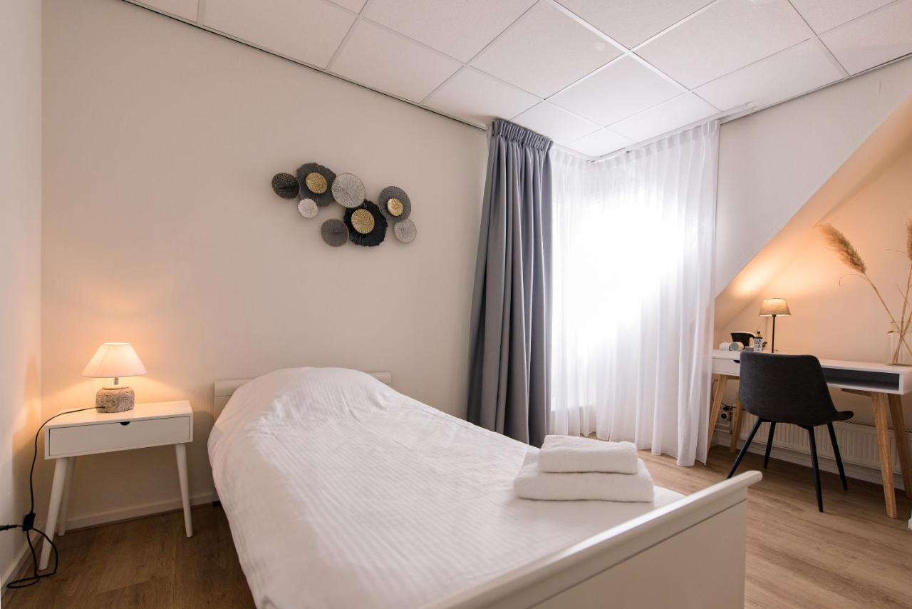 Hotel-Restaurant De Walvisvaarder Hollum  Ngoại thất bức ảnh